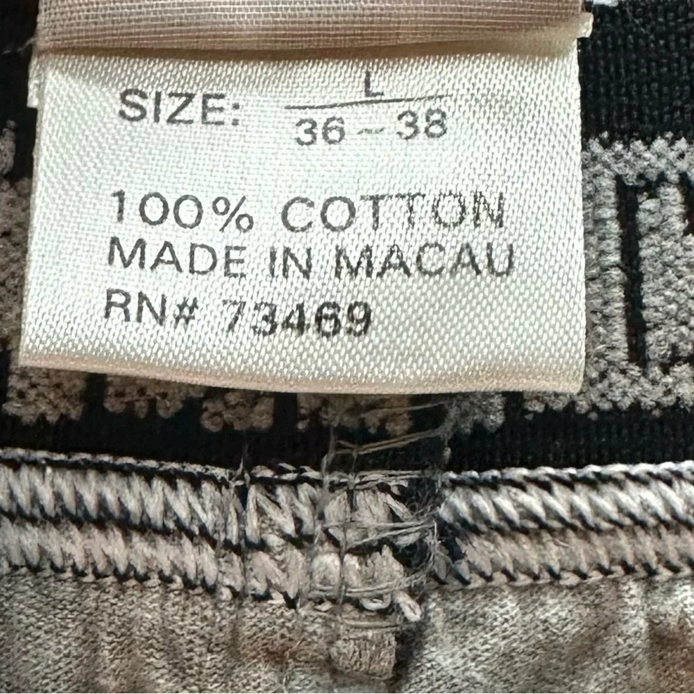 Warner Bros, Looney Tunes Boxers,‎ Grey, Large, 4” inseam, 36-38, Stretchy